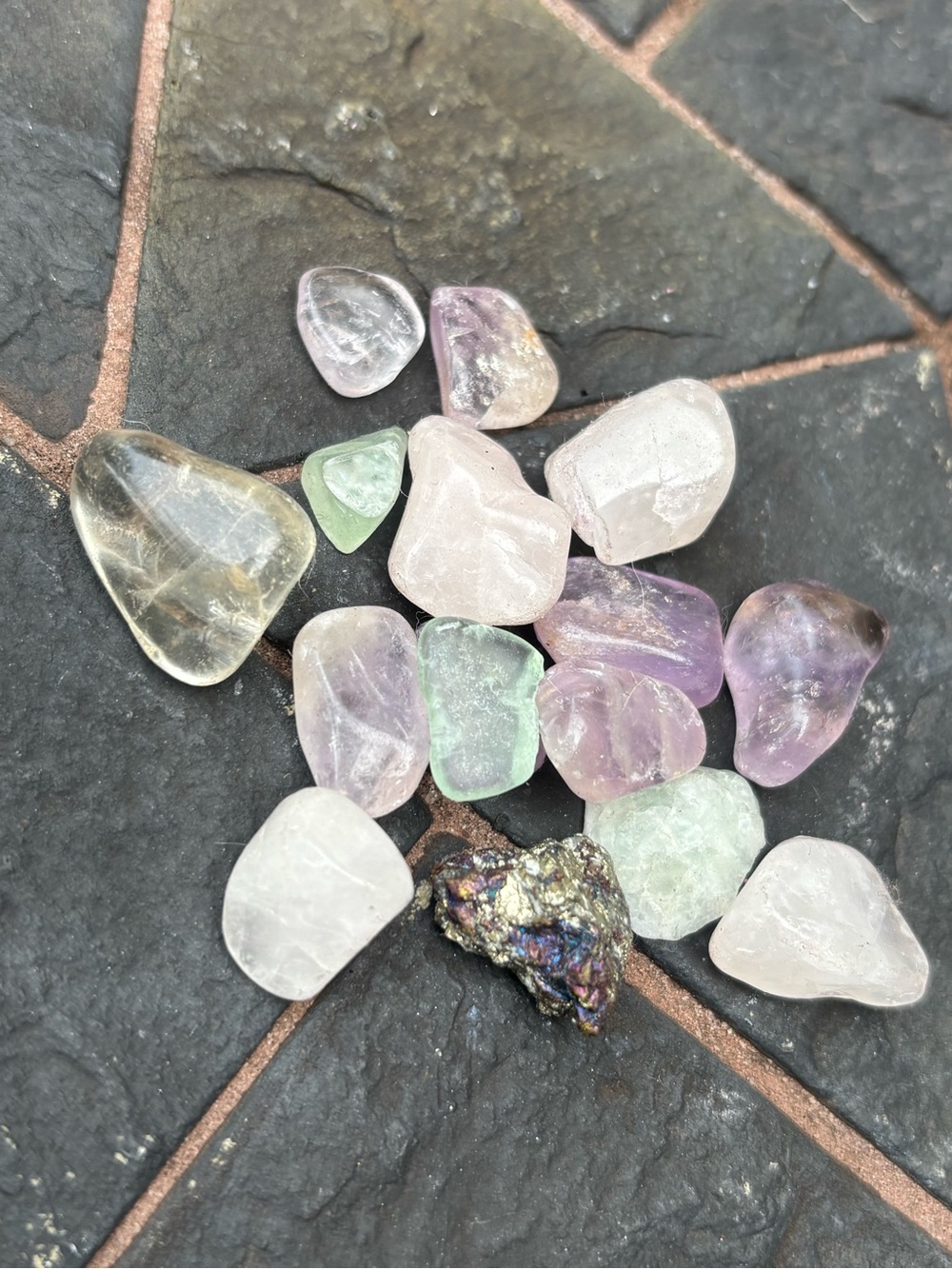multiple small crystals - Picture 2 of 3
